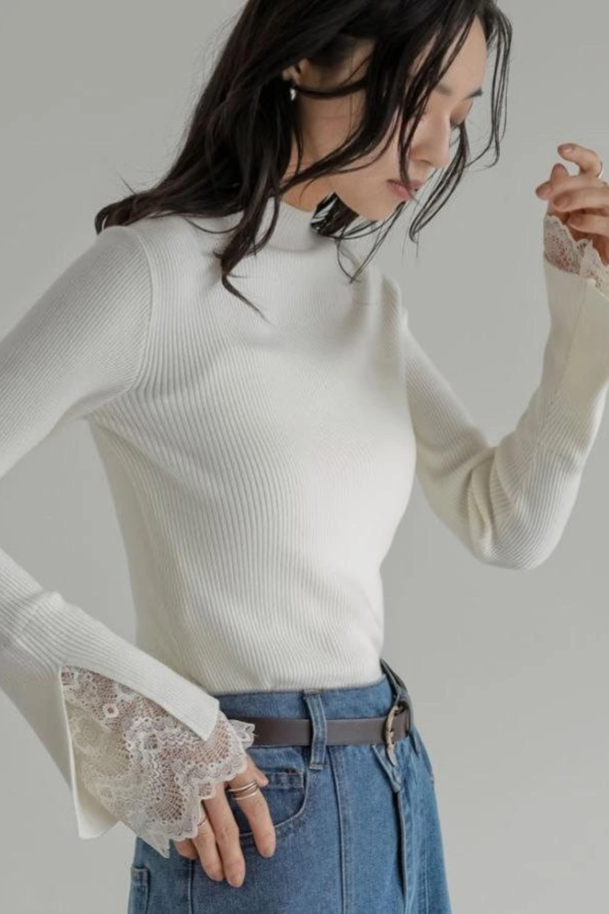 Kadın Beyaz Yarım Balıkçı Yaka Dantel Kol Detaylı Fitilli Triko Bluz (S/M Beden)