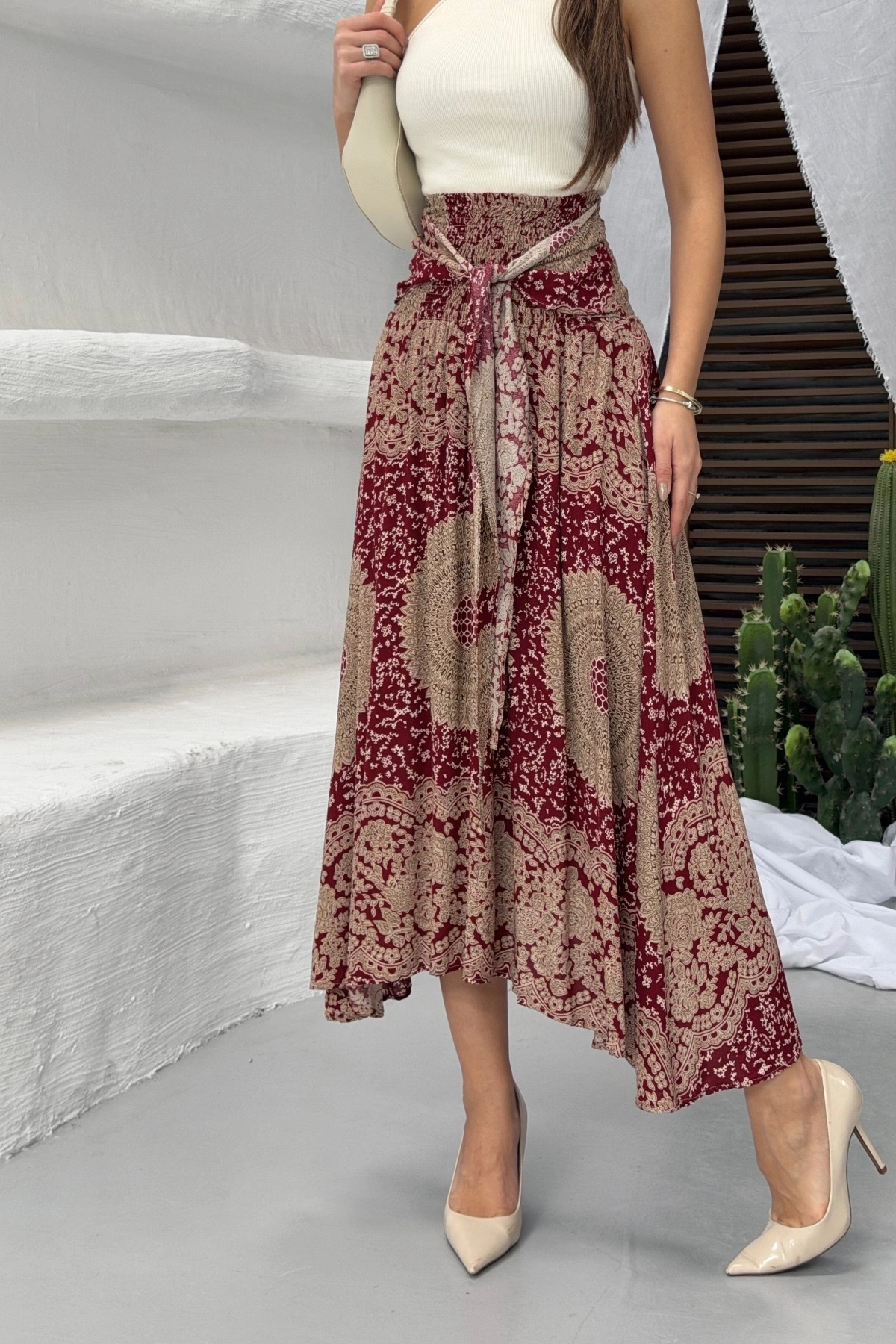Kadın Bordo Yüksek Bel Bağlama Detaylı Şık Etnik Desenli Asimetrik Kesim Midi Etek
