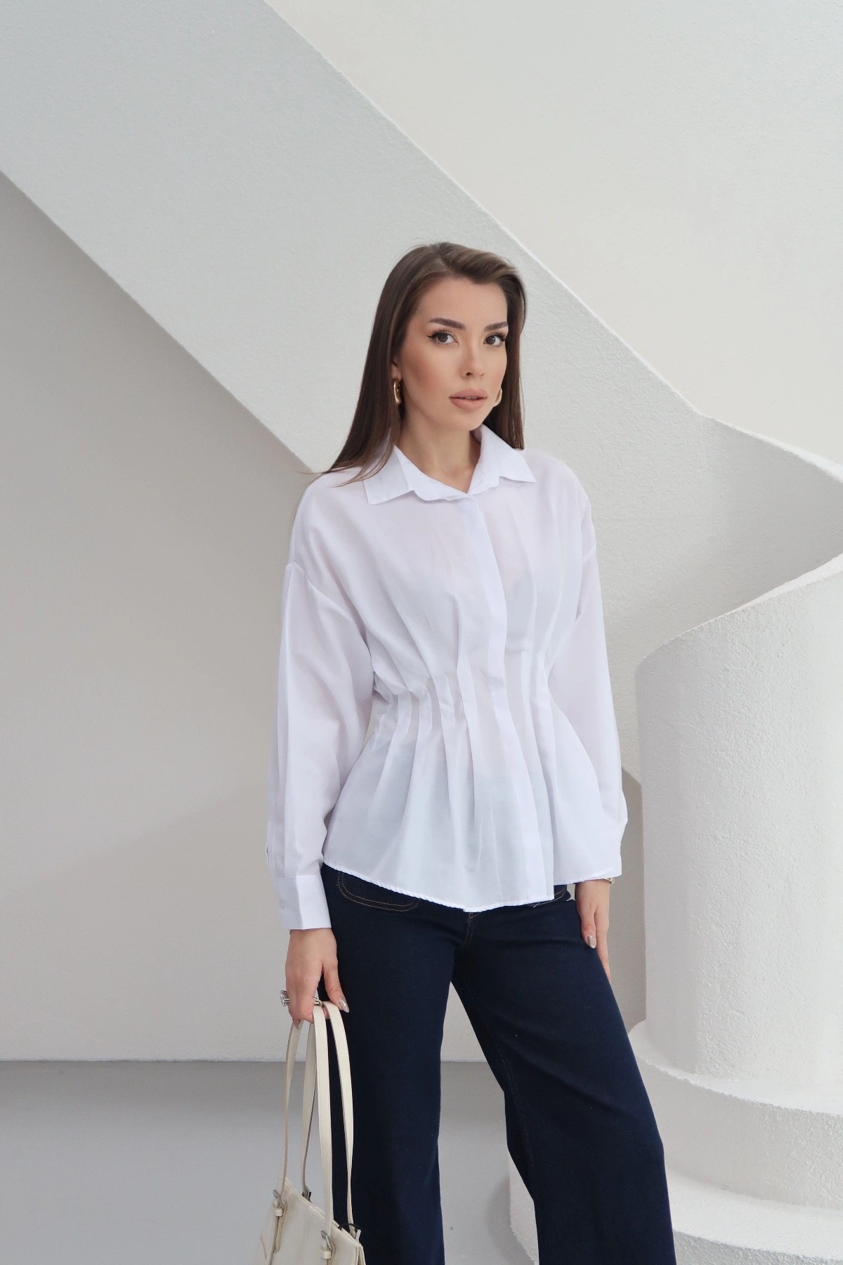 Kadın Beyaz Şık Belden Oturmalı Pensli Uzun Kol Gömlek