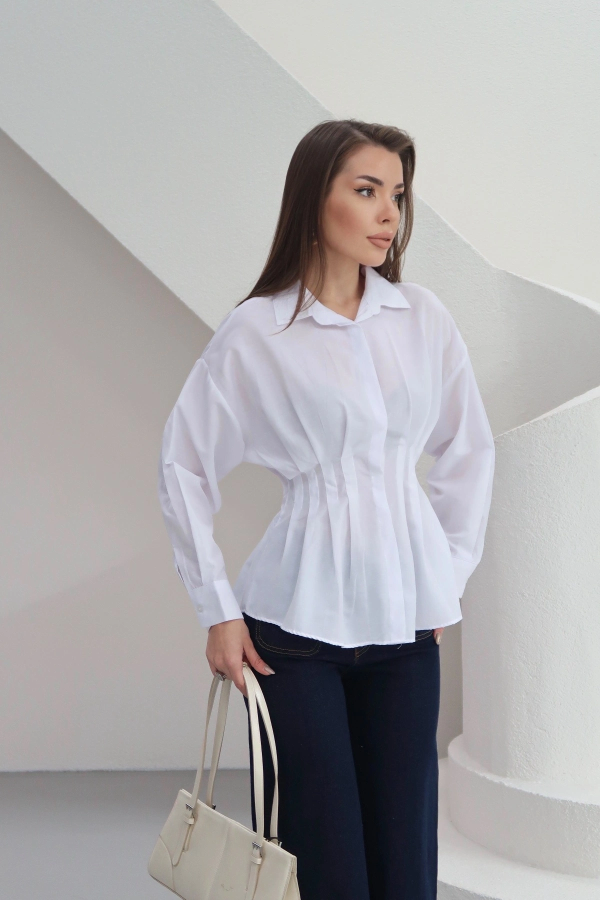 Kadın Beyaz Şık Belden Oturmalı Pensli Uzun Kol Gömlek