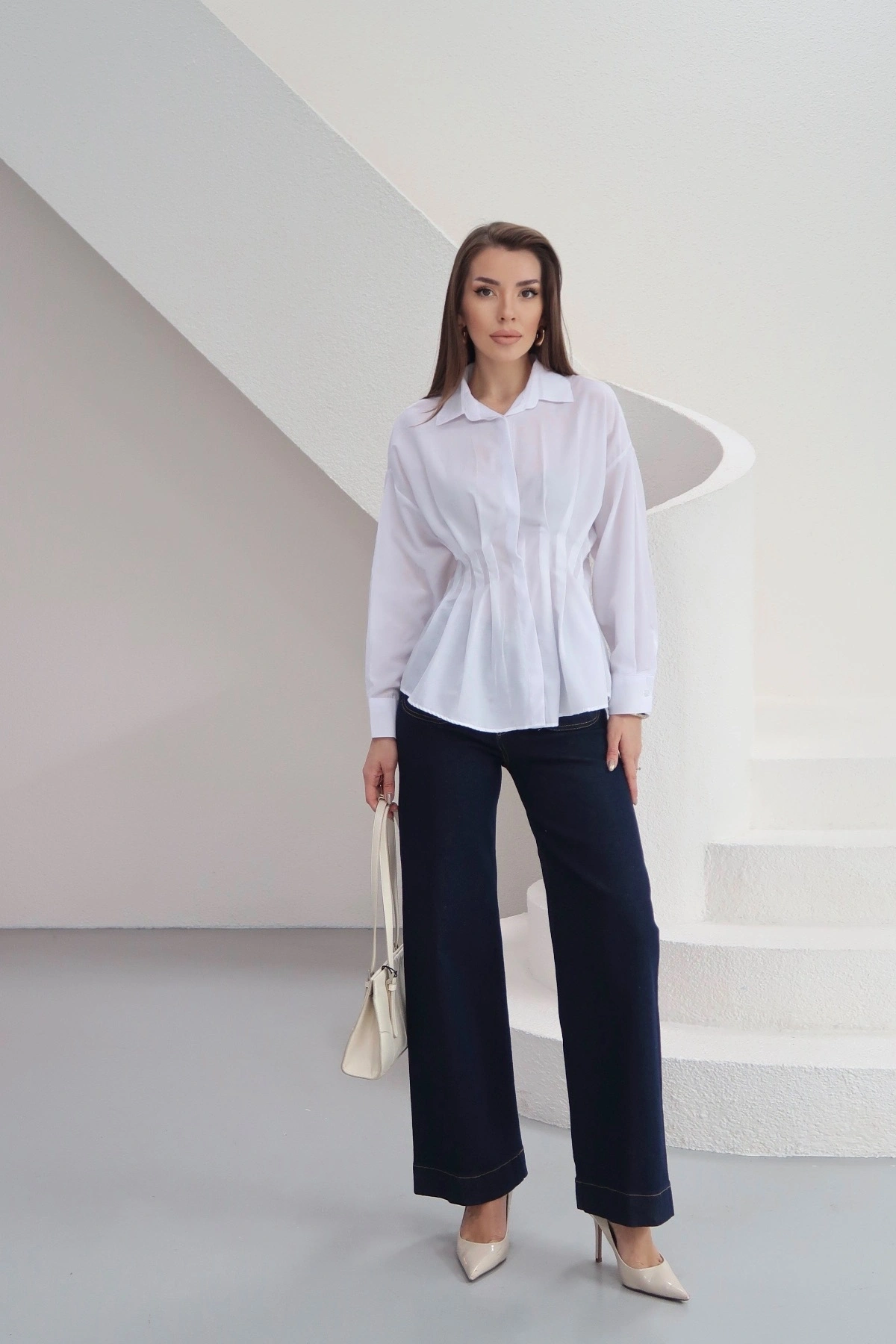 Kadın Beyaz Şık Belden Oturmalı Pensli Uzun Kol Gömlek