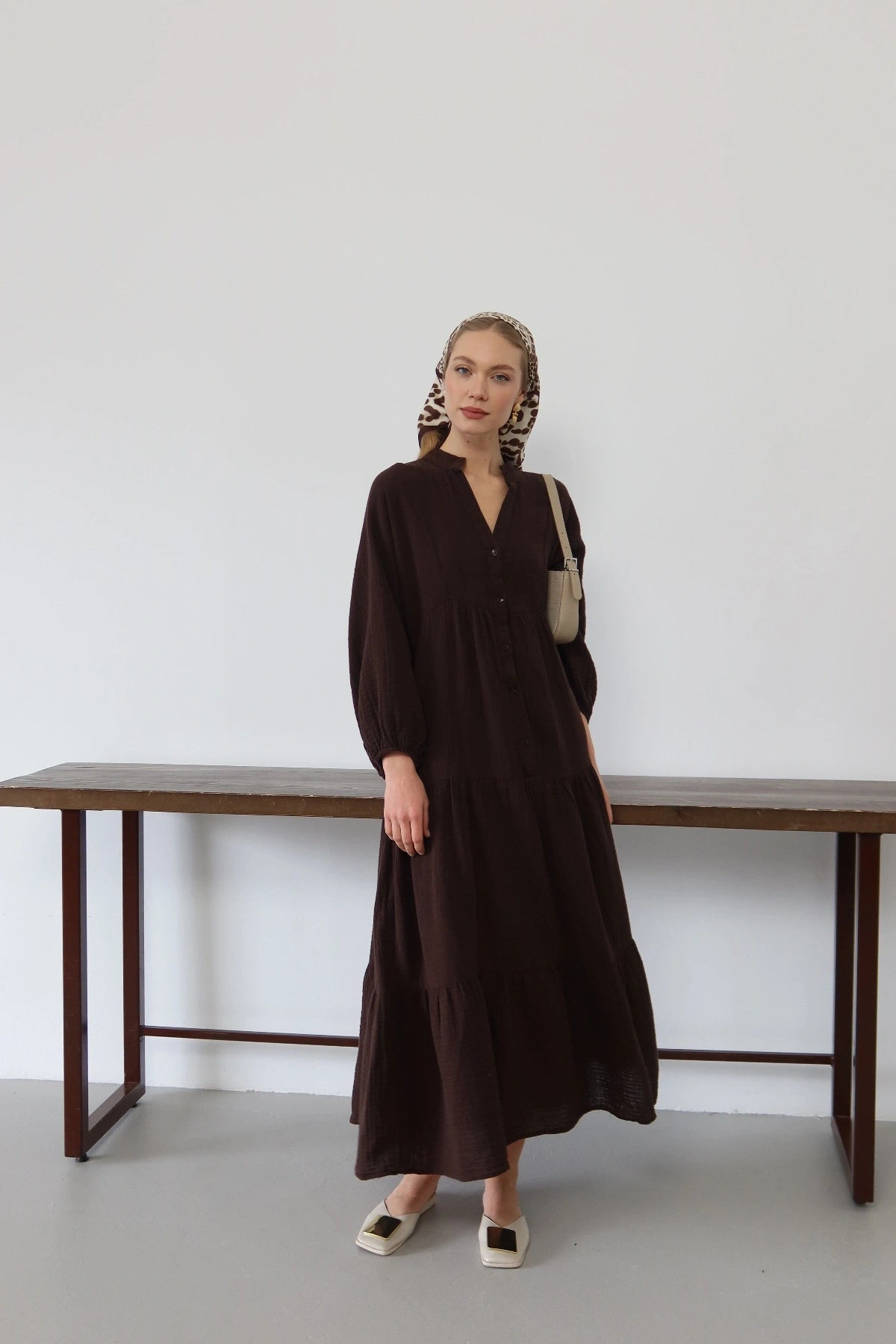 Kadın Kahverengi Bohem Tarz Müslin Kumaş Rahat Kalıp Astarlı Uzun Şık Bayramlık Elbise