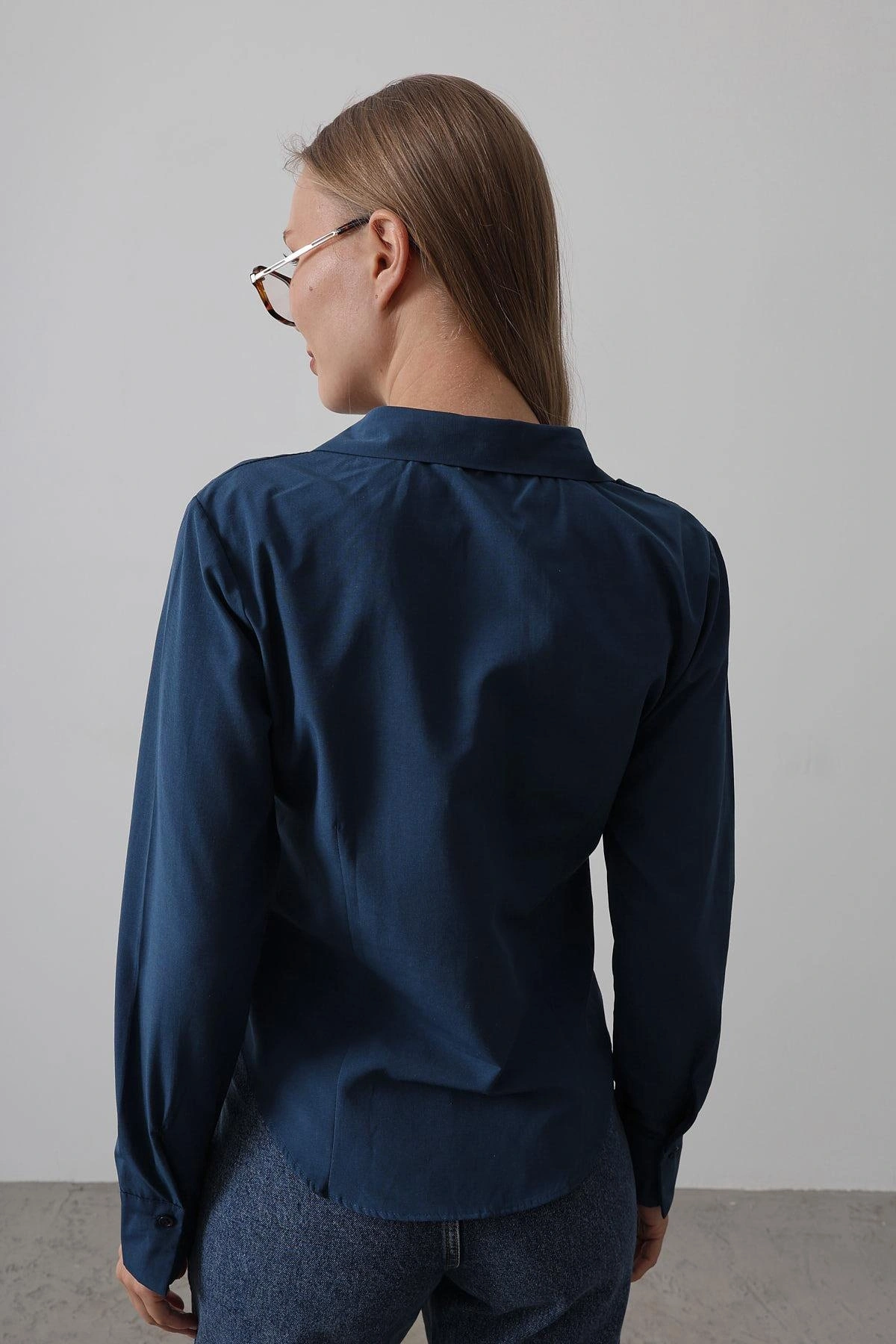 Kadın Lacivert Slim Fit Pensli Dar Kesim Günlük Şık Gömlek