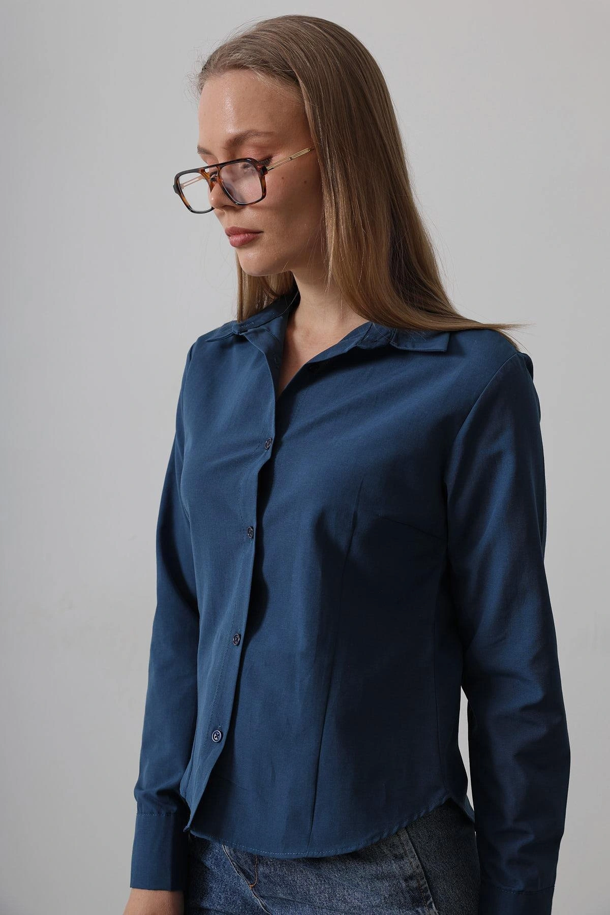 Kadın Lacivert Slim Fit Pensli Dar Kesim Günlük Şık Gömlek