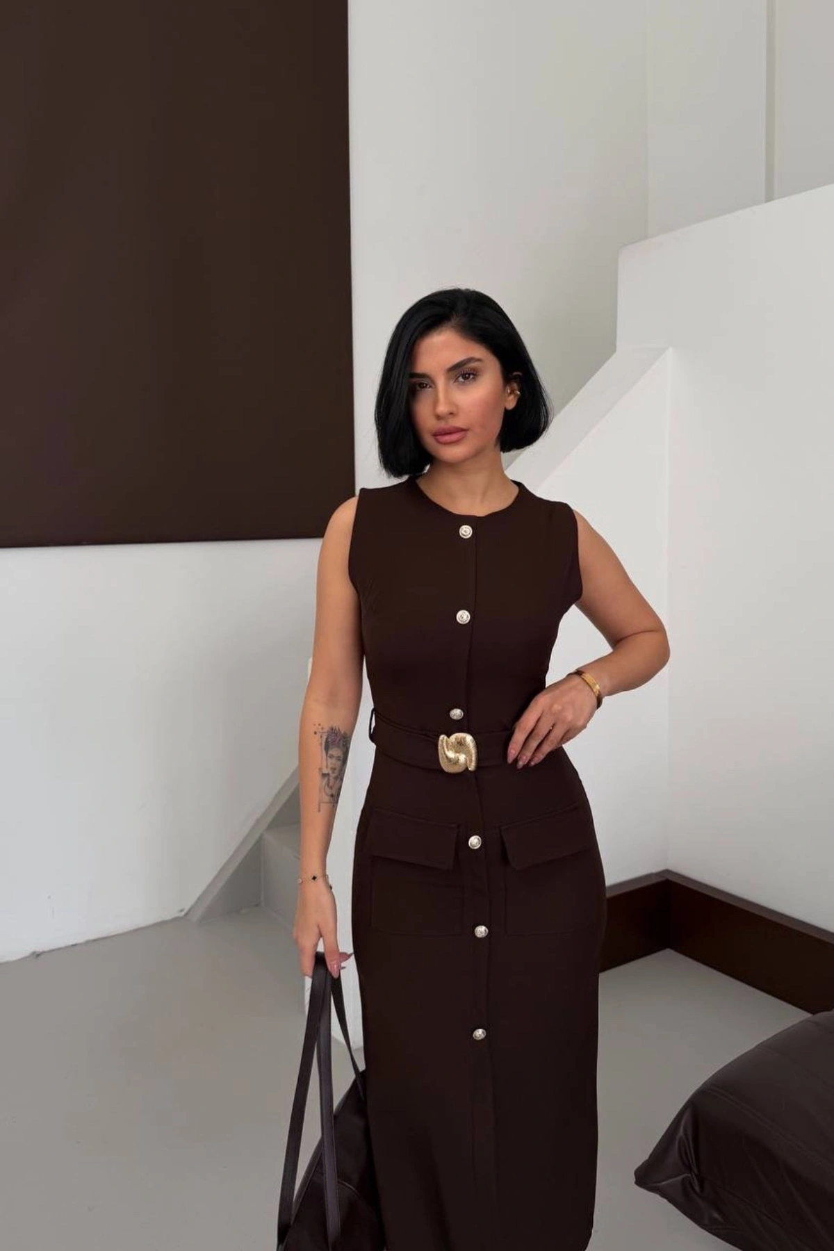 Kadın Kahverengi Şık Kemer Detaylı Kolsuz Slim Midi Boy elbise