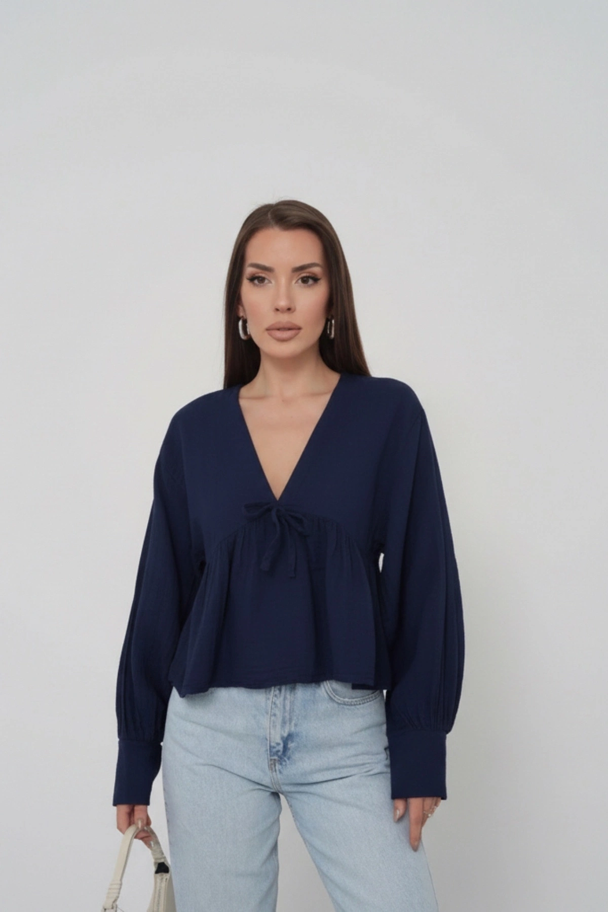 Kadın Lacivert V Yaka Önü Bağcıklı Salaş Uzun Kollu Müslin Bluz
