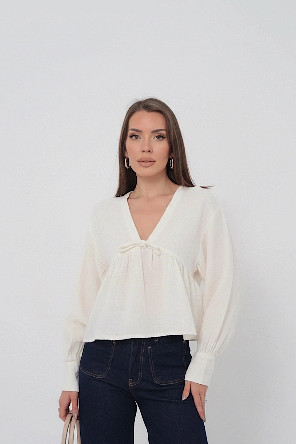 Kadın EKRU V Yaka Önü Bağcıklı Salaş Uzun Kollu Müslin Bluz