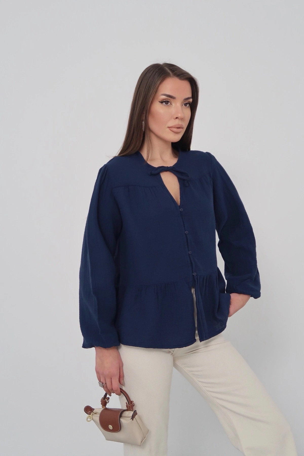 Kadın Lacivert Müslin Kumaş Yakası Bağcıklı Önü Düğmeli Volanlı Gömlek Bluz