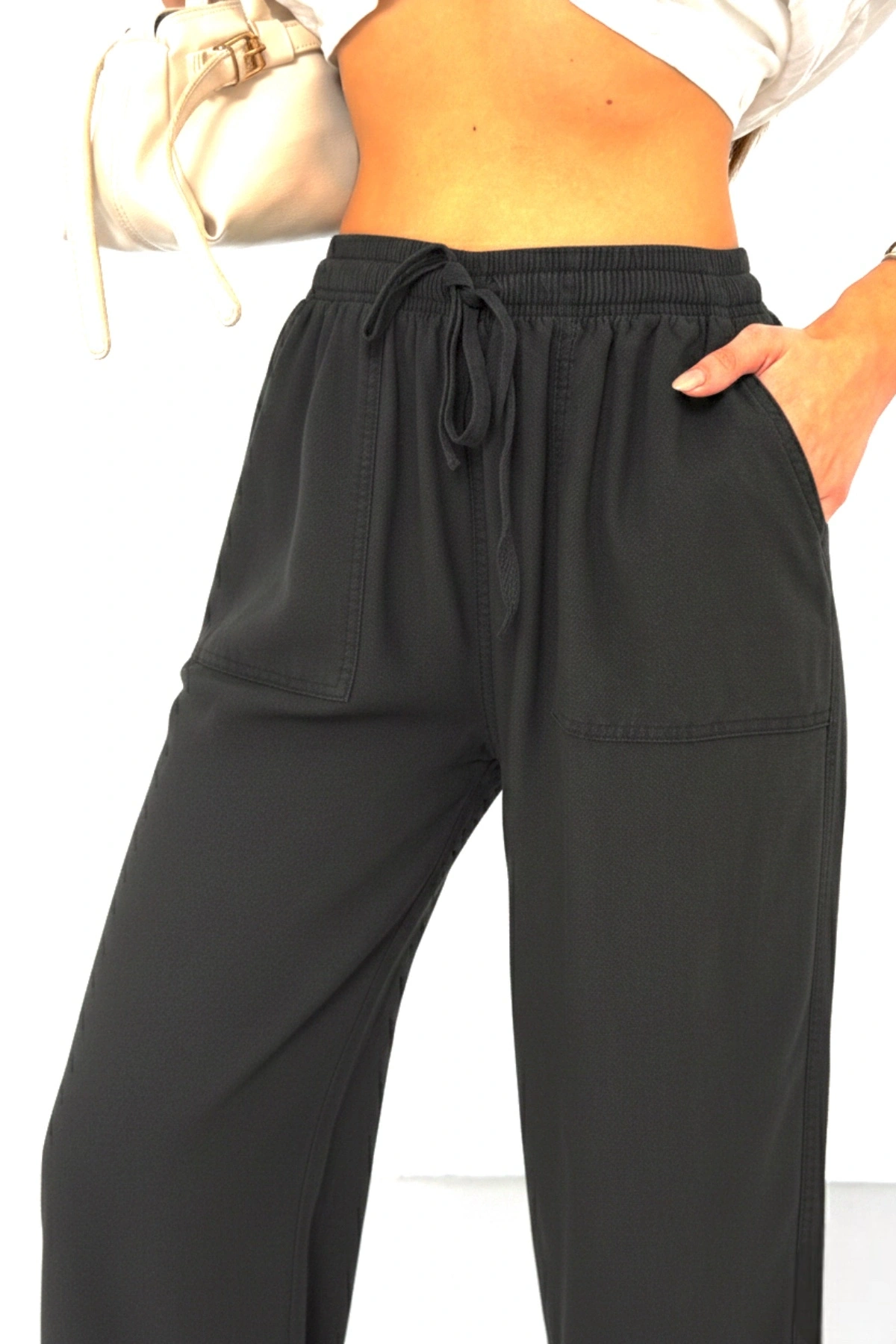 Kadın Siyah Yüksek Bel Beli Lastikli Bağcıklı Bol Paça Geniş Kesim Şık Cepli Premium Palazzo Pantolon