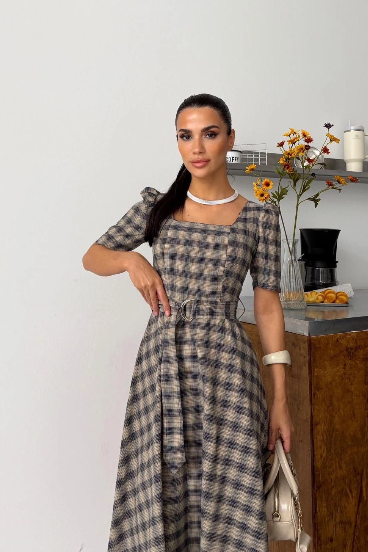 Kadın Gri Kare Yaka Ekose Desenli Kemerli Kısa Kol Midi Boy Kloş Elbise