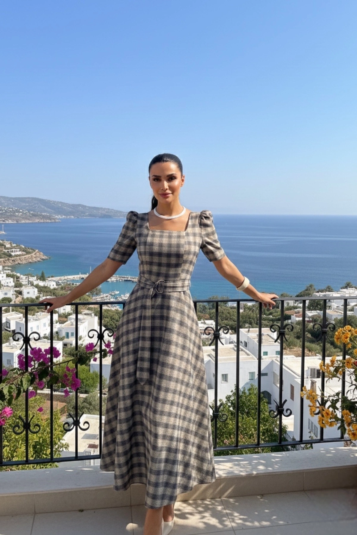 Kadın Gri Kare Yaka Ekose Desenli Kemerli Kısa Kol Midi Boy Kloş Elbise