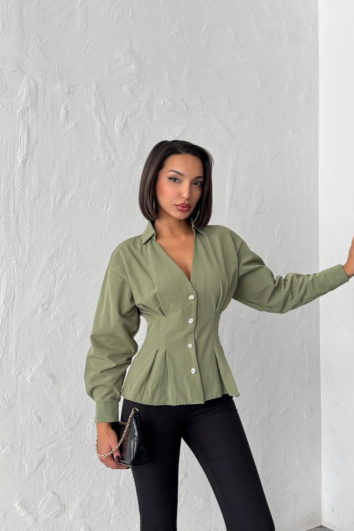 Kadın Haki Belden Oturtmalı Pens Detaylı Beli Pileli Şık Düğmeli V Yaka Gömlek