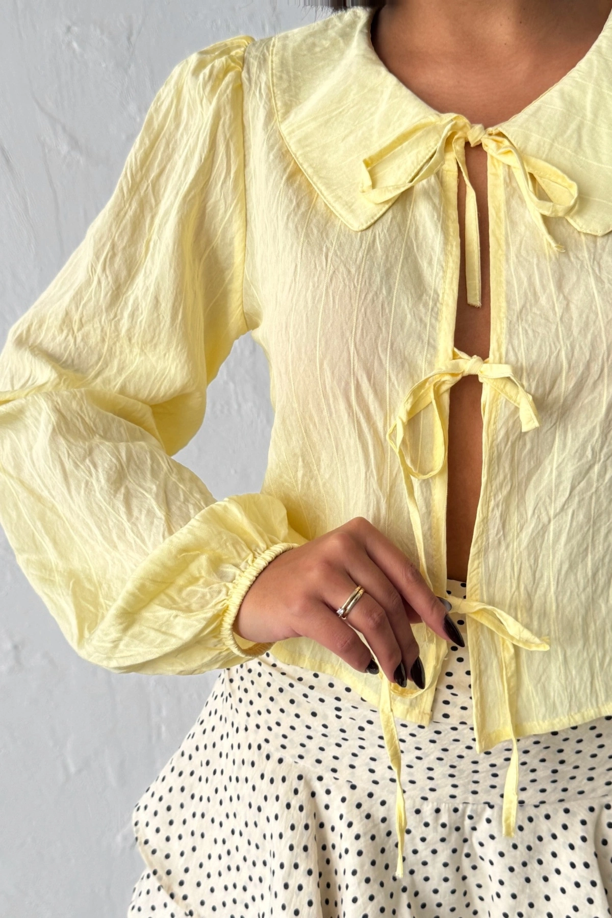 Kadın Yaz Sarısı Bağlamalı Önü Açık Büyük Yaka Balon Kol Mevsimlik Yazlık Gömlek Bluz