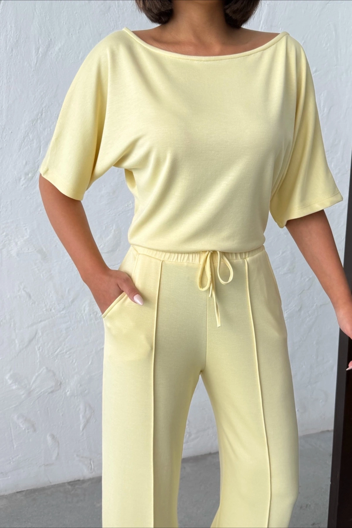 Kadın Yaz Sarısı Yumuşacık Yarasa Kol Bluzlu Beli Bağcıklı Geniş Paça İkili Takım
