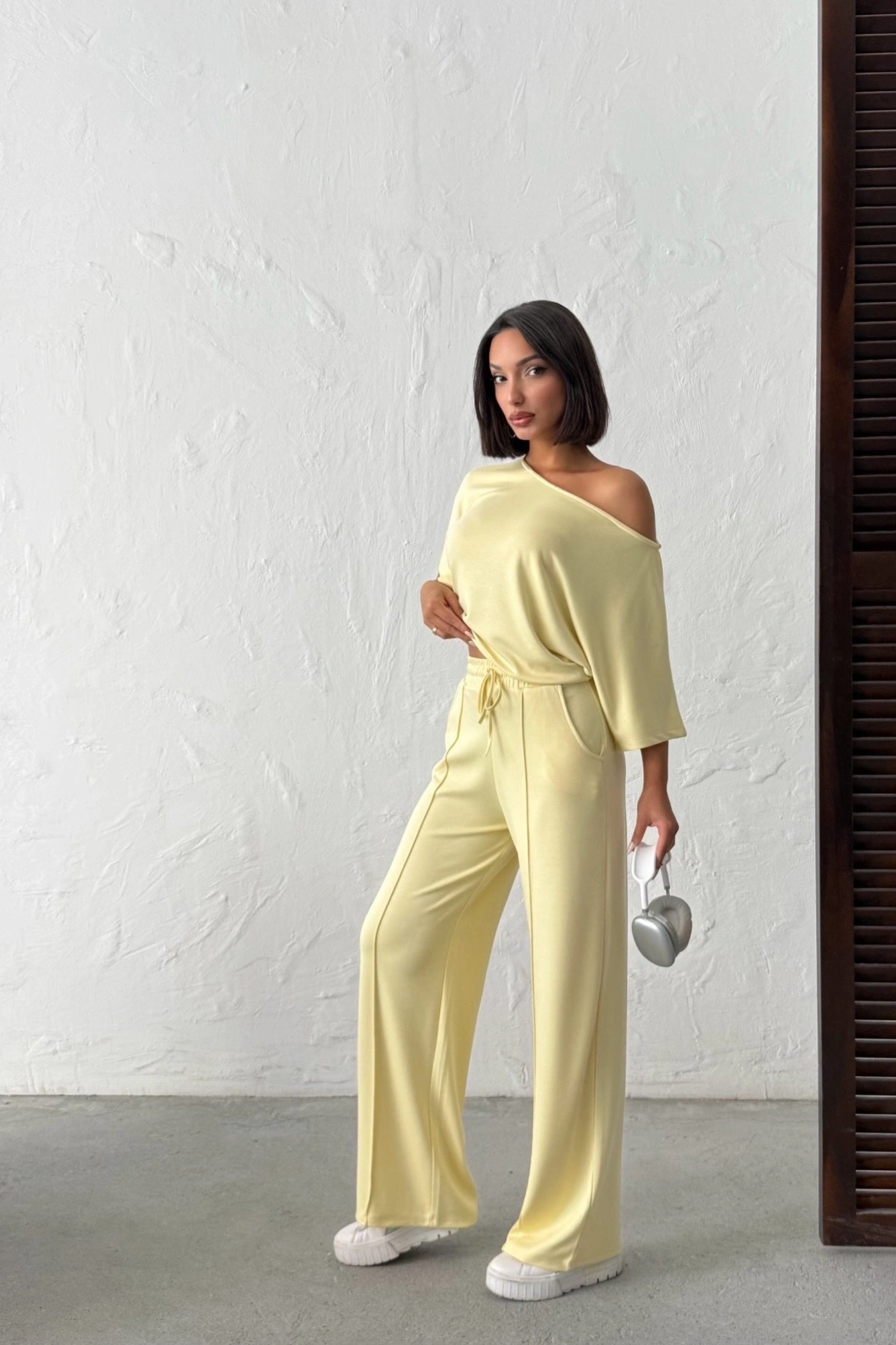 Kadın Yaz Sarısı Yumuşacık Yarasa Kol Bluzlu Beli Bağcıklı Geniş Paça İkili Takım