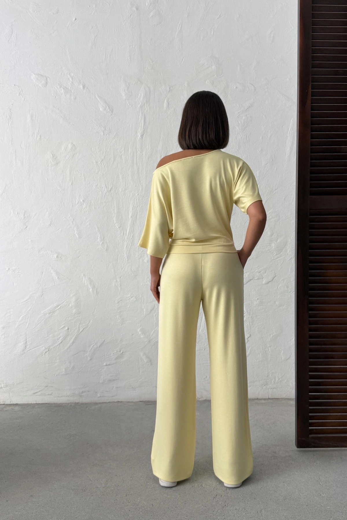 Kadın Yaz Sarısı Yumuşacık Yarasa Kol Bluzlu Beli Bağcıklı Geniş Paça İkili Takım