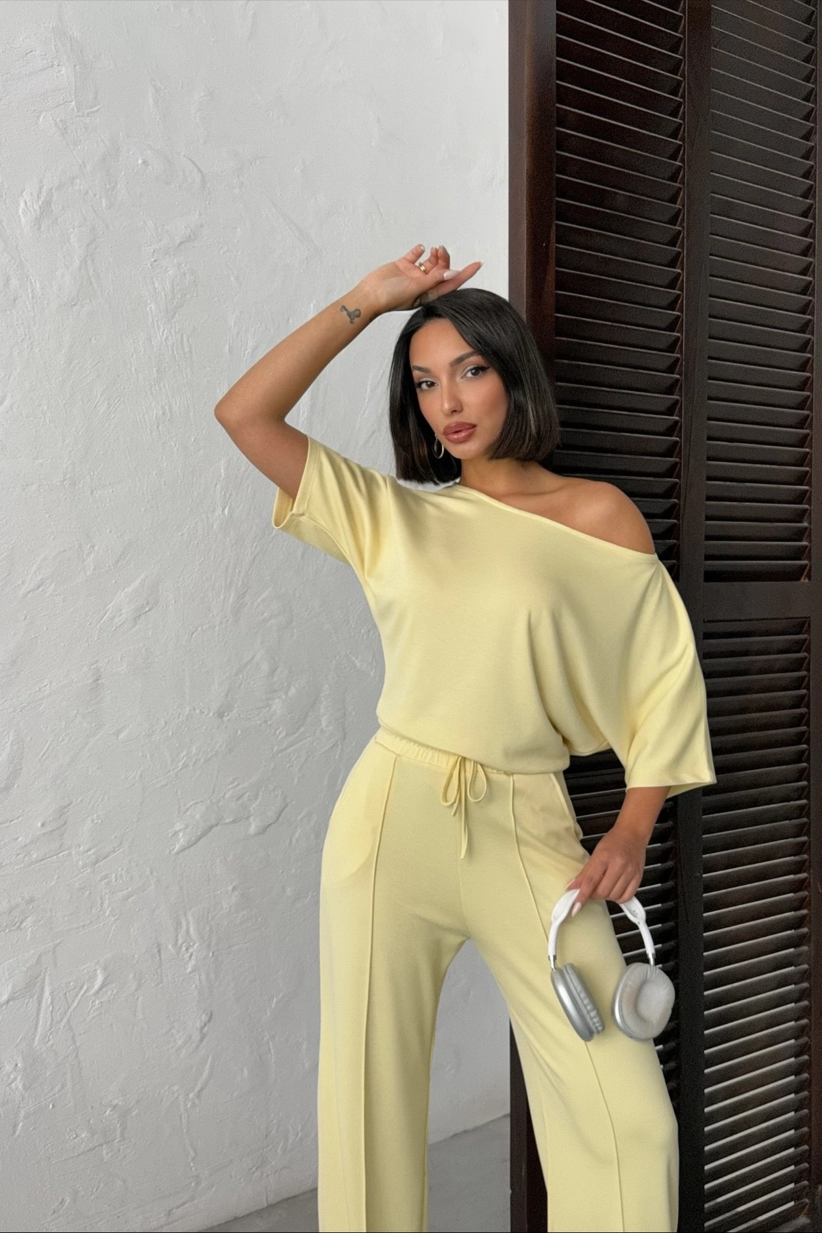 Kadın Yaz Sarısı Yumuşacık Yarasa Kol Bluzlu Beli Bağcıklı Geniş Paça İkili Takım