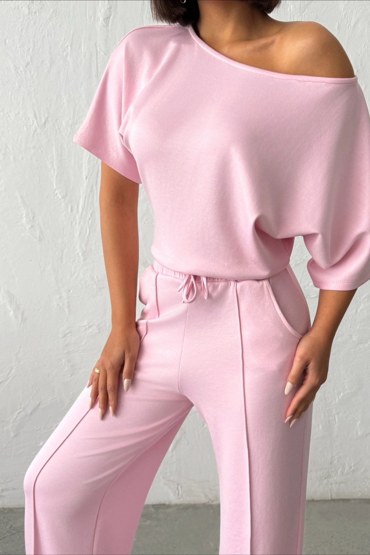 Kadın Şeker Pembe Yumuşacık Yarasa Kol Bluzlu Beli Bağcıklı Geniş Paça İkili Takım