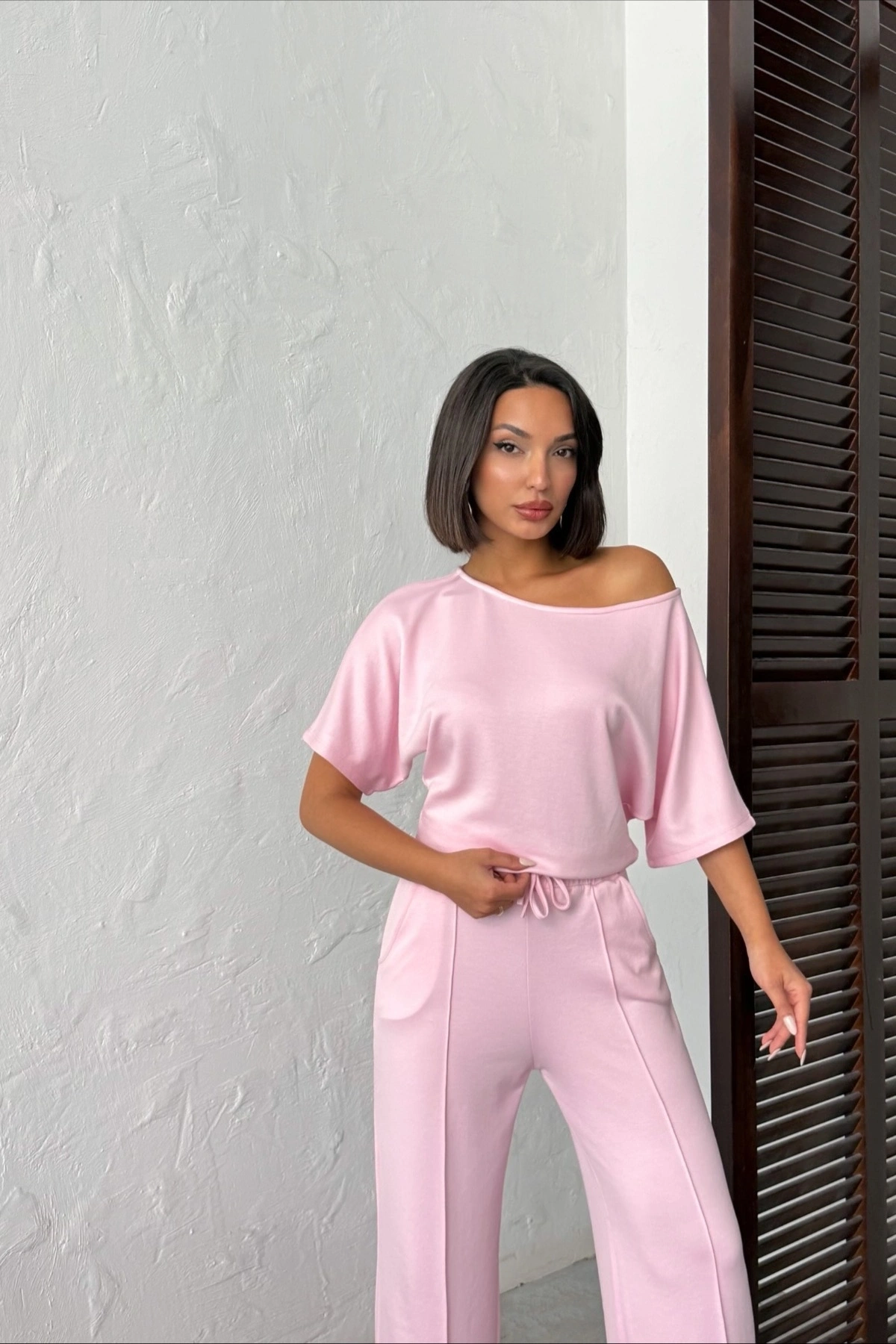 Kadın Şeker Pembe Yumuşacık Yarasa Kol Bluzlu Beli Bağcıklı Geniş Paça İkili Takım