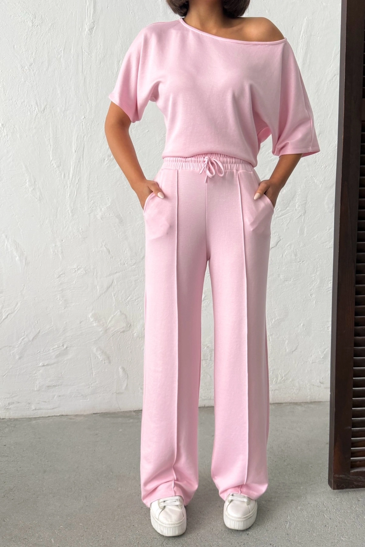 Kadın Şeker Pembe Yumuşacık Yarasa Kol Bluzlu Beli Bağcıklı Geniş Paça İkili Takım