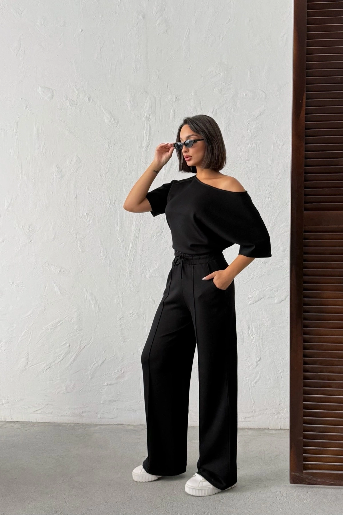 Kadın Siyah Yumuşacık Yarasa Kol Bluzlu Beli Bağcıklı Geniş Paça İkili Takım