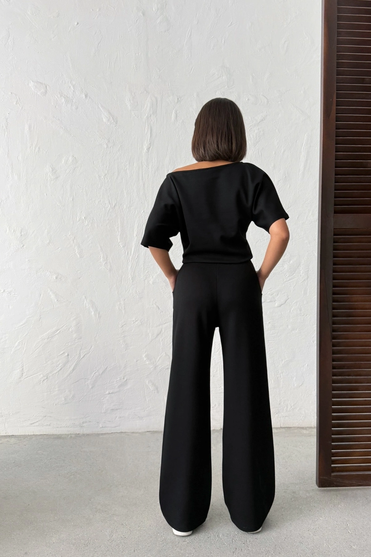 Kadın Siyah Yumuşacık Yarasa Kol Bluzlu Beli Bağcıklı Geniş Paça İkili Takım