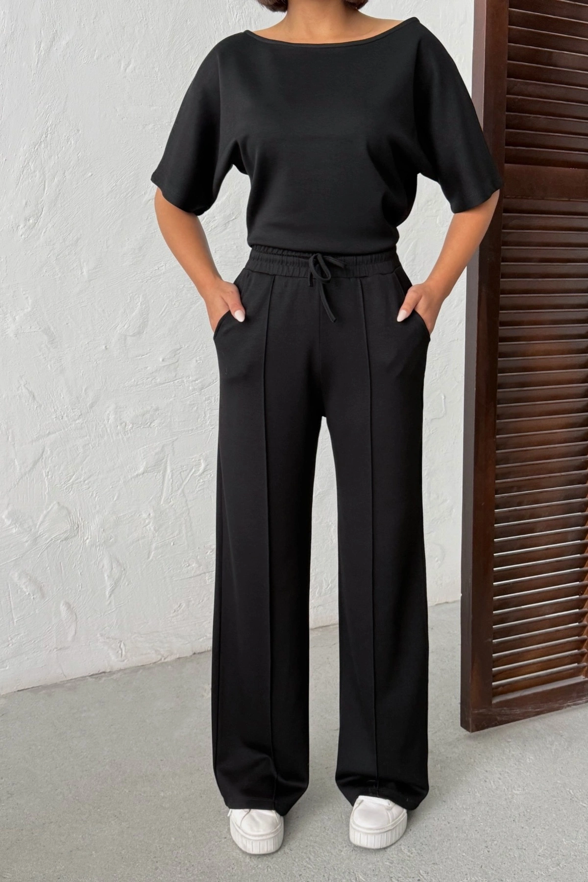 Kadın Siyah Yumuşacık Yarasa Kol Bluzlu Beli Bağcıklı Geniş Paça İkili Takım