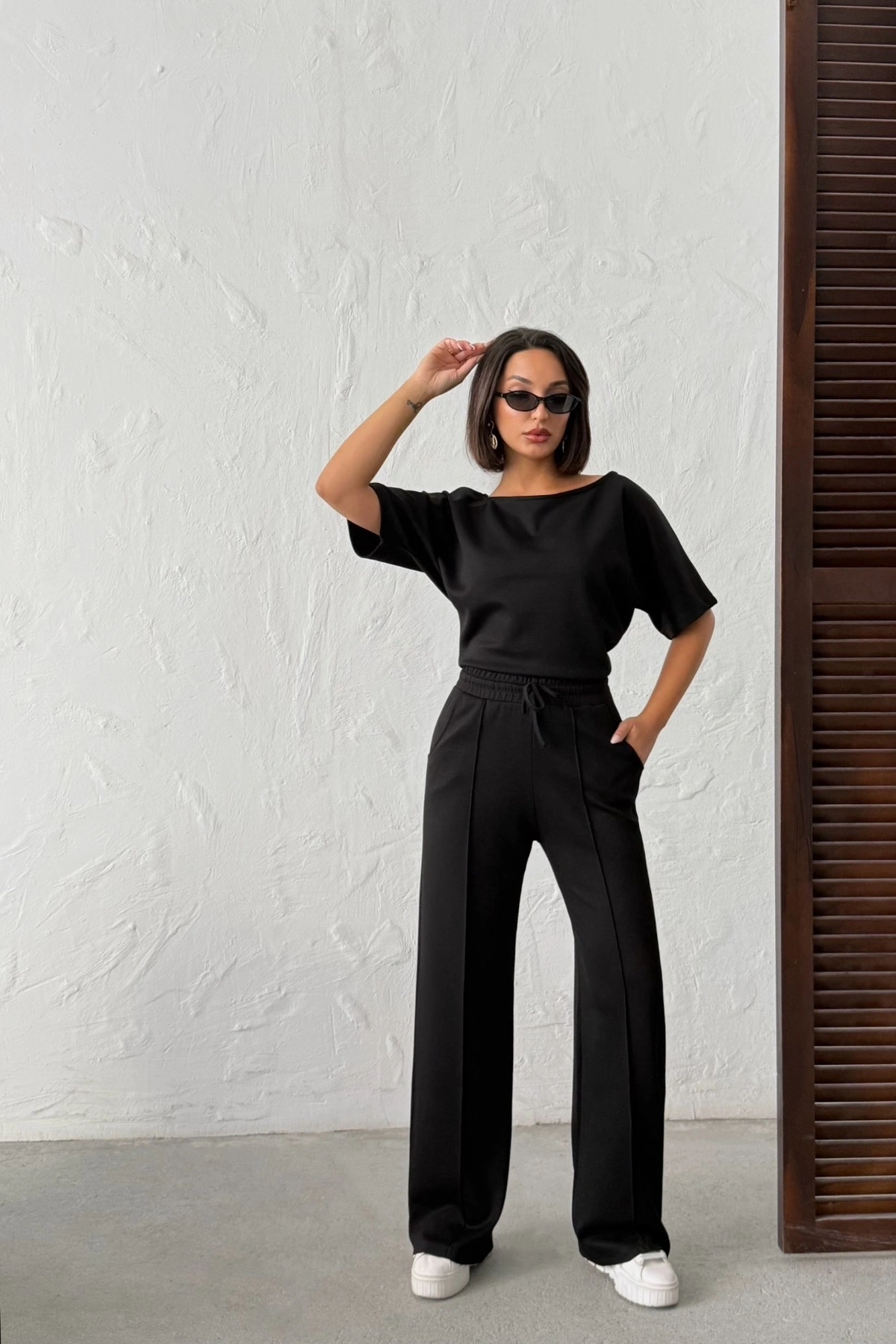 Kadın Siyah Yumuşacık Yarasa Kol Bluzlu Beli Bağcıklı Geniş Paça İkili Takım