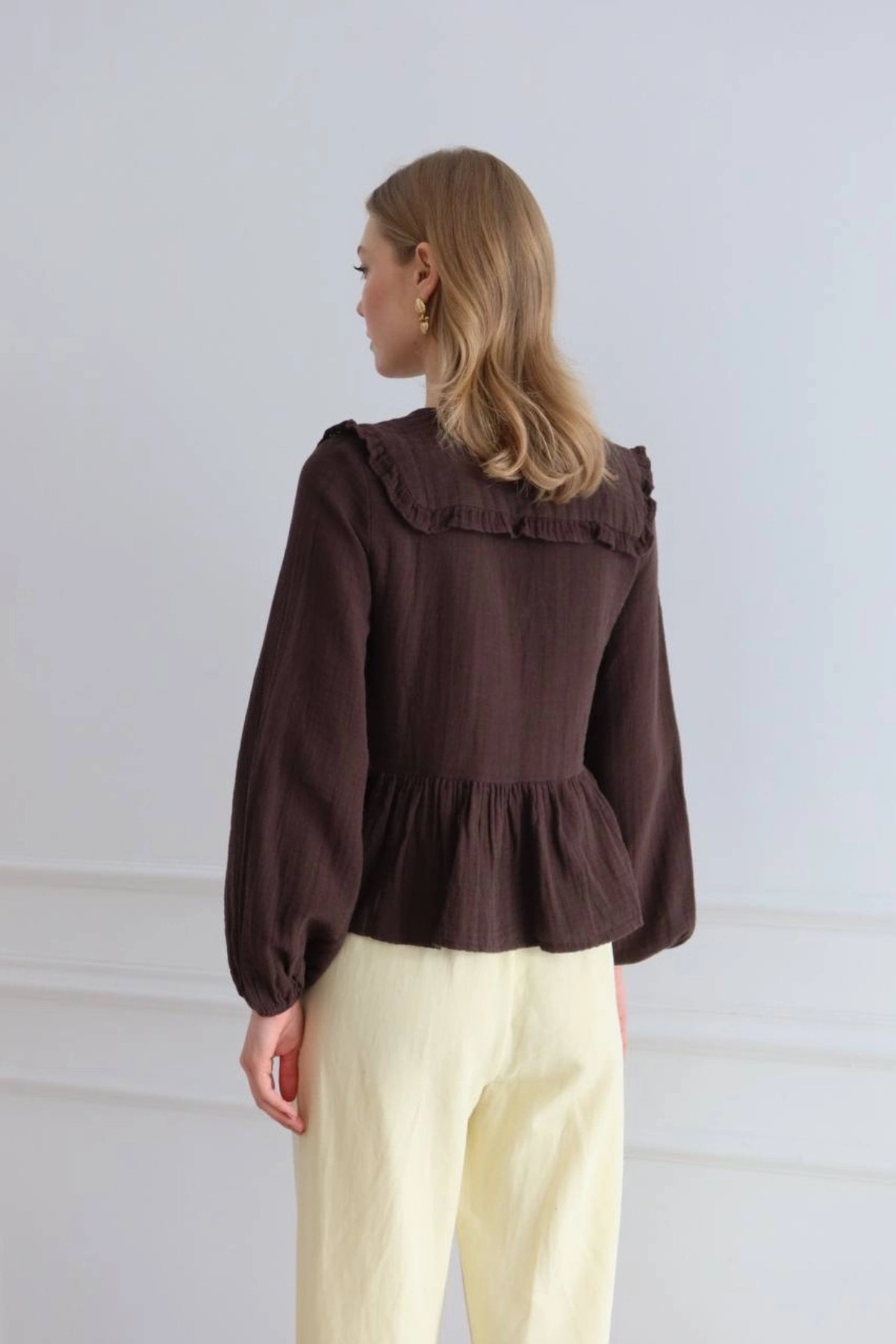 Kadın Kahverengi Bohem Tarz Önden Bağlamalı Bebe Yaka Uzun Kol Müslin Bluz