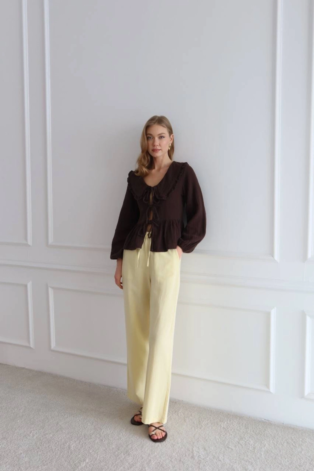 Kadın Kahverengi Bohem Tarz Önden Bağlamalı Bebe Yaka Uzun Kol Müslin Bluz