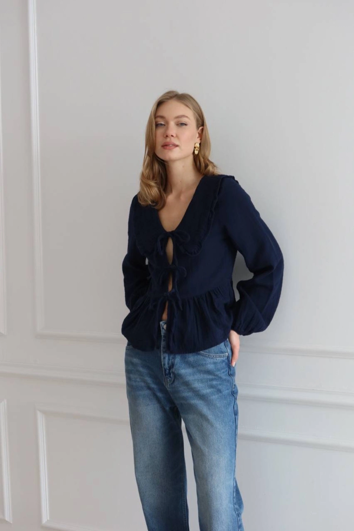 Kadın Lacivert Bohem Tarz Önden Bağlamalı Bebe Yaka Uzun Kol Müslin Bluz