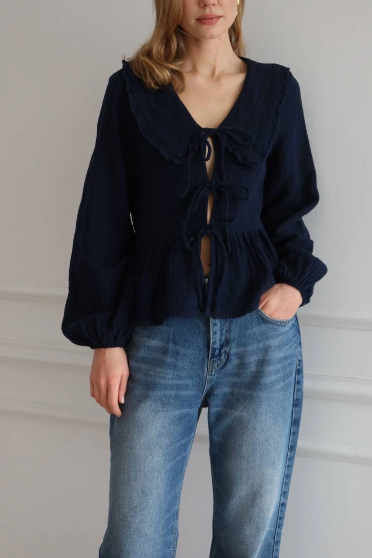 Kadın Lacivert Bohem Tarz Önden Bağlamalı Bebe Yaka Uzun Kol Müslin Bluz