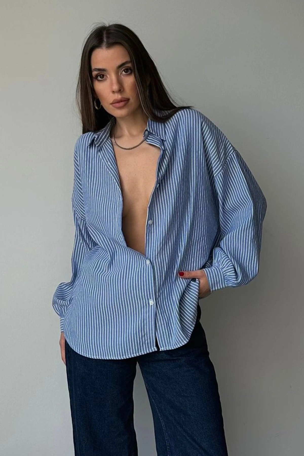 Kadın Lacivert Çizgili Oversize Salaş Kesim Uzun Kol Gömlek