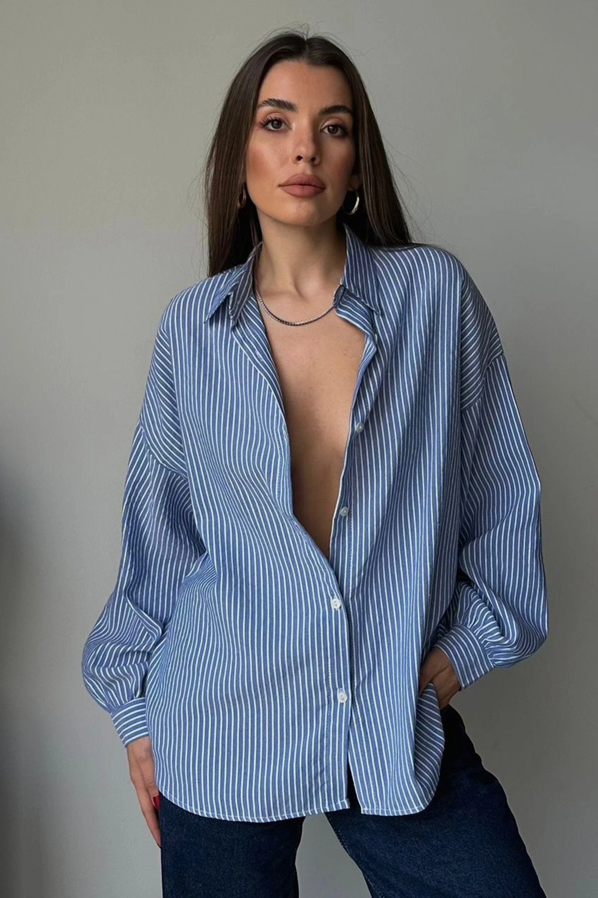 Kadın Lacivert Çizgili Oversize Salaş Kesim Uzun Kol Gömlek