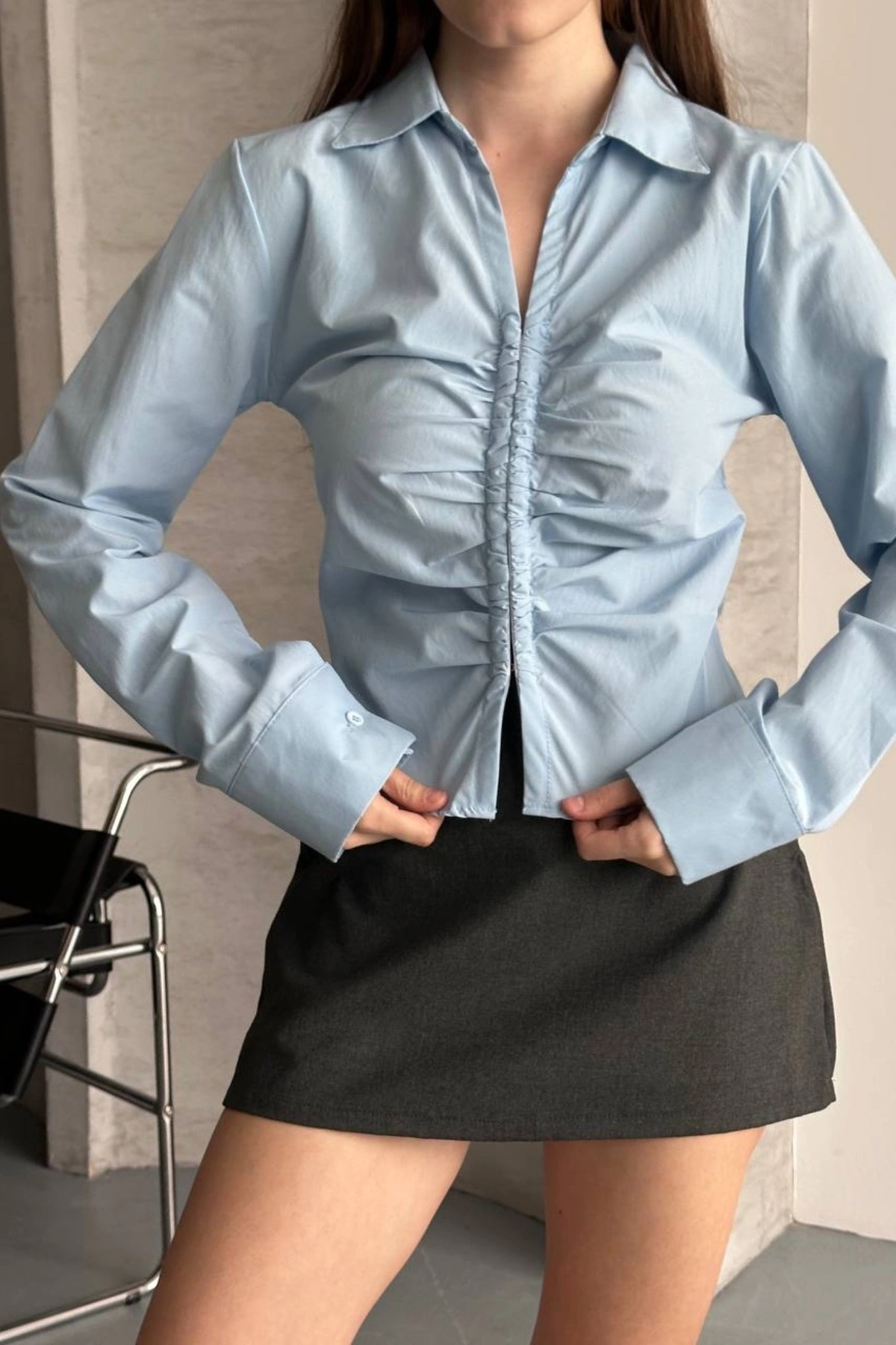 Kadın Mavi Önü Büzgülü Bel Oturtmalı Uzun Kollu Şık Gömlek