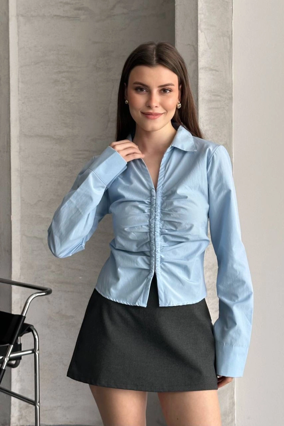 Kadın Mavi Önü Büzgülü Bel Oturtmalı Uzun Kollu Şık Gömlek