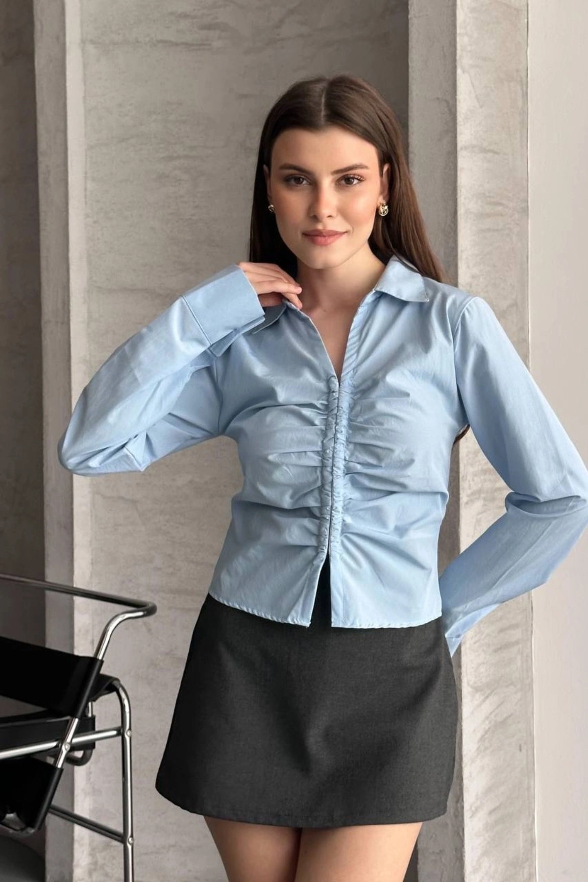 Kadın Mavi Önü Büzgülü Bel Oturtmalı Uzun Kollu Şık Gömlek