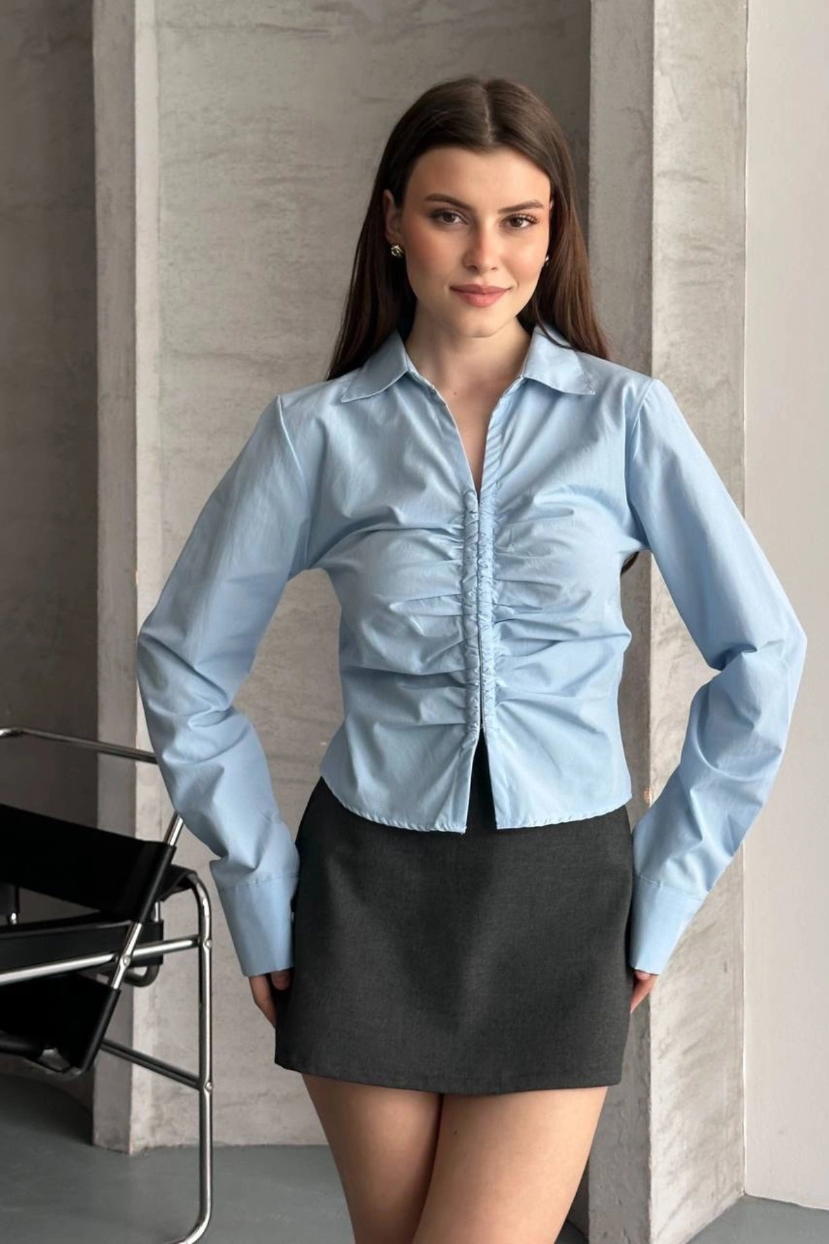 Kadın Mavi Önü Büzgülü Bel Oturtmalı Uzun Kollu Şık Gömlek