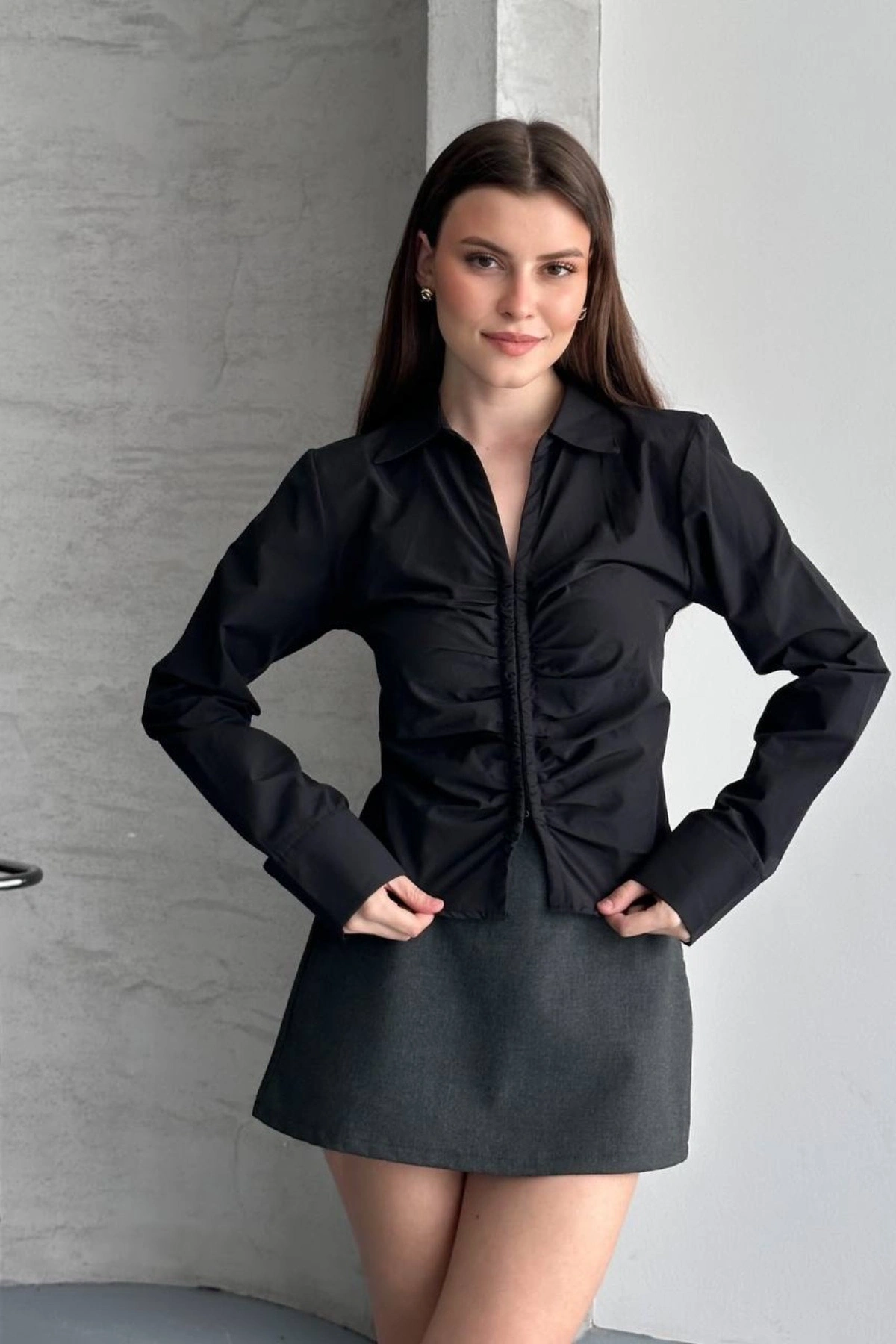 Kadın Siyah Önü Büzgülü Bel Oturtmalı Uzun Kollu Şık Gömlek