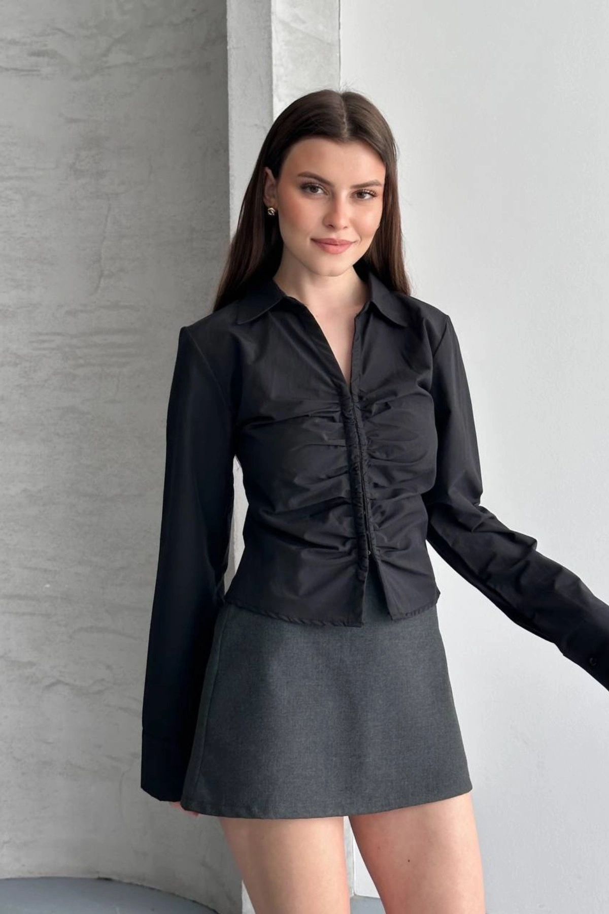 Kadın Siyah Önü Büzgülü Bel Oturtmalı Uzun Kollu Şık Gömlek