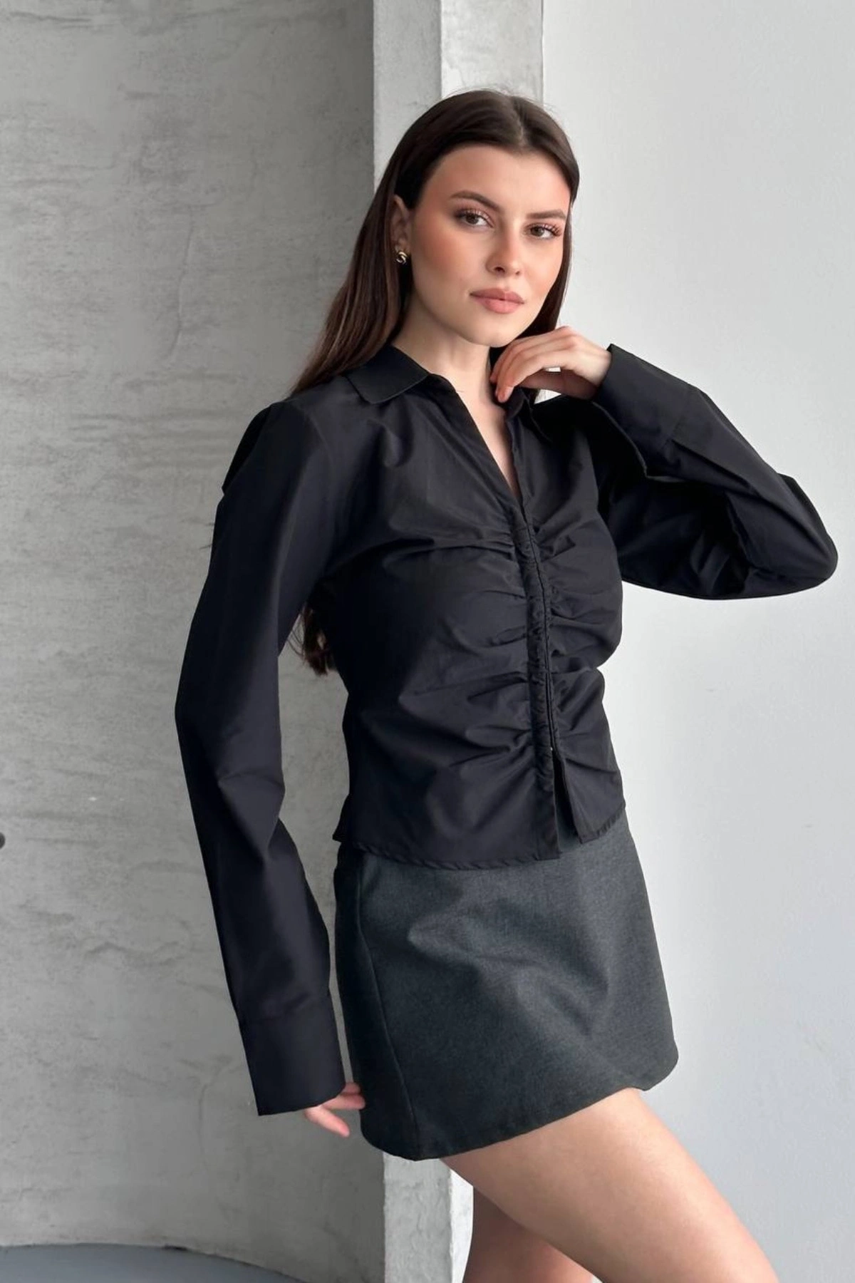 Kadın Siyah Önü Büzgülü Bel Oturtmalı Uzun Kollu Şık Gömlek