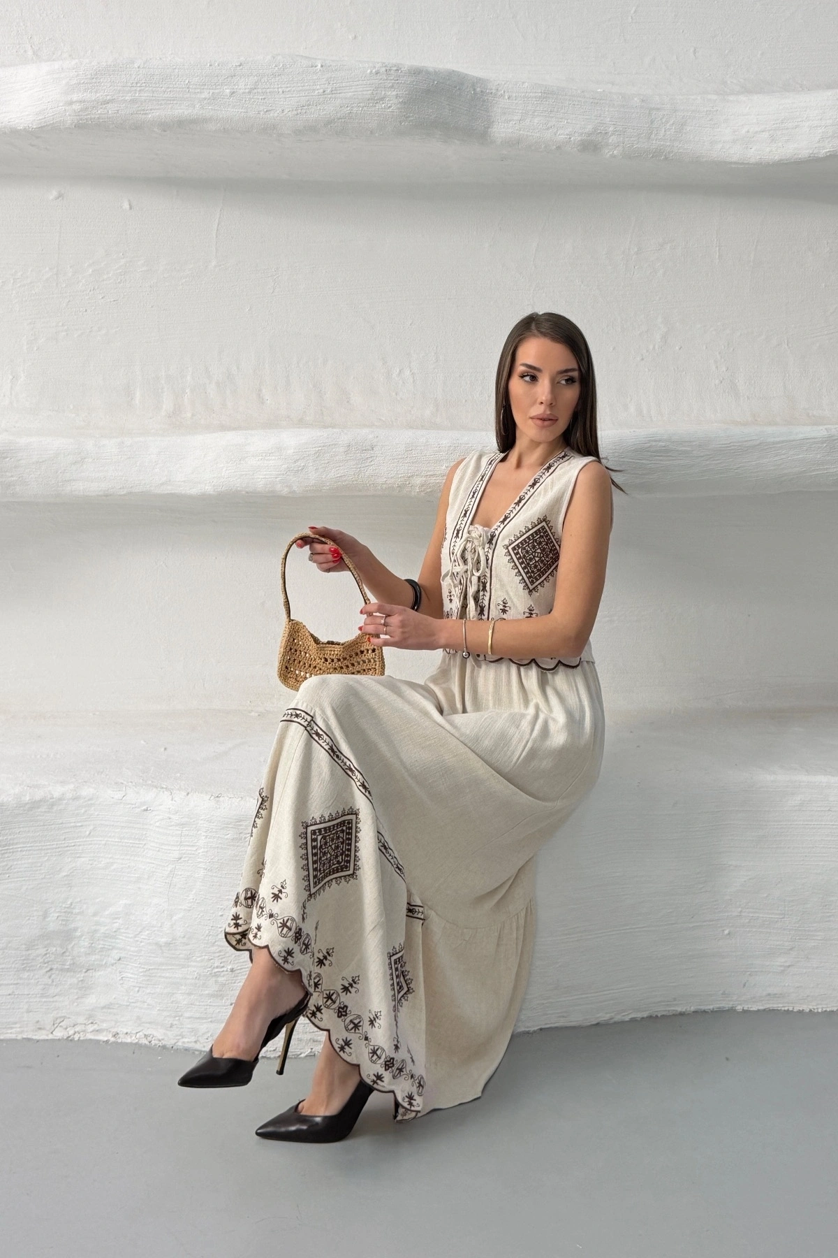 Kadın Bej Keten Bohem Nakışlı Yelekli Askılı Midi Boy Elbise Takım