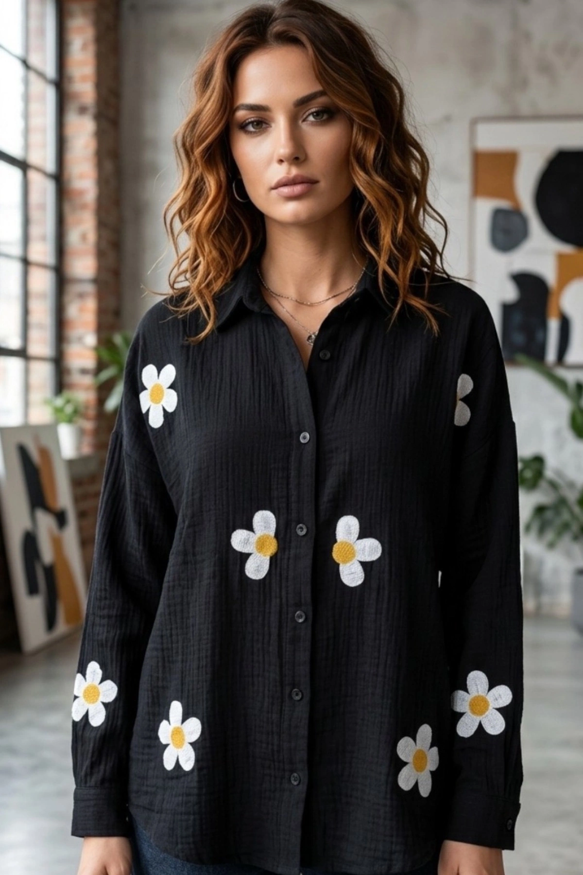 Kadın Siyah Papatya Desenli Müslin Kumaş Uzun Kollu Oversize Gömlek