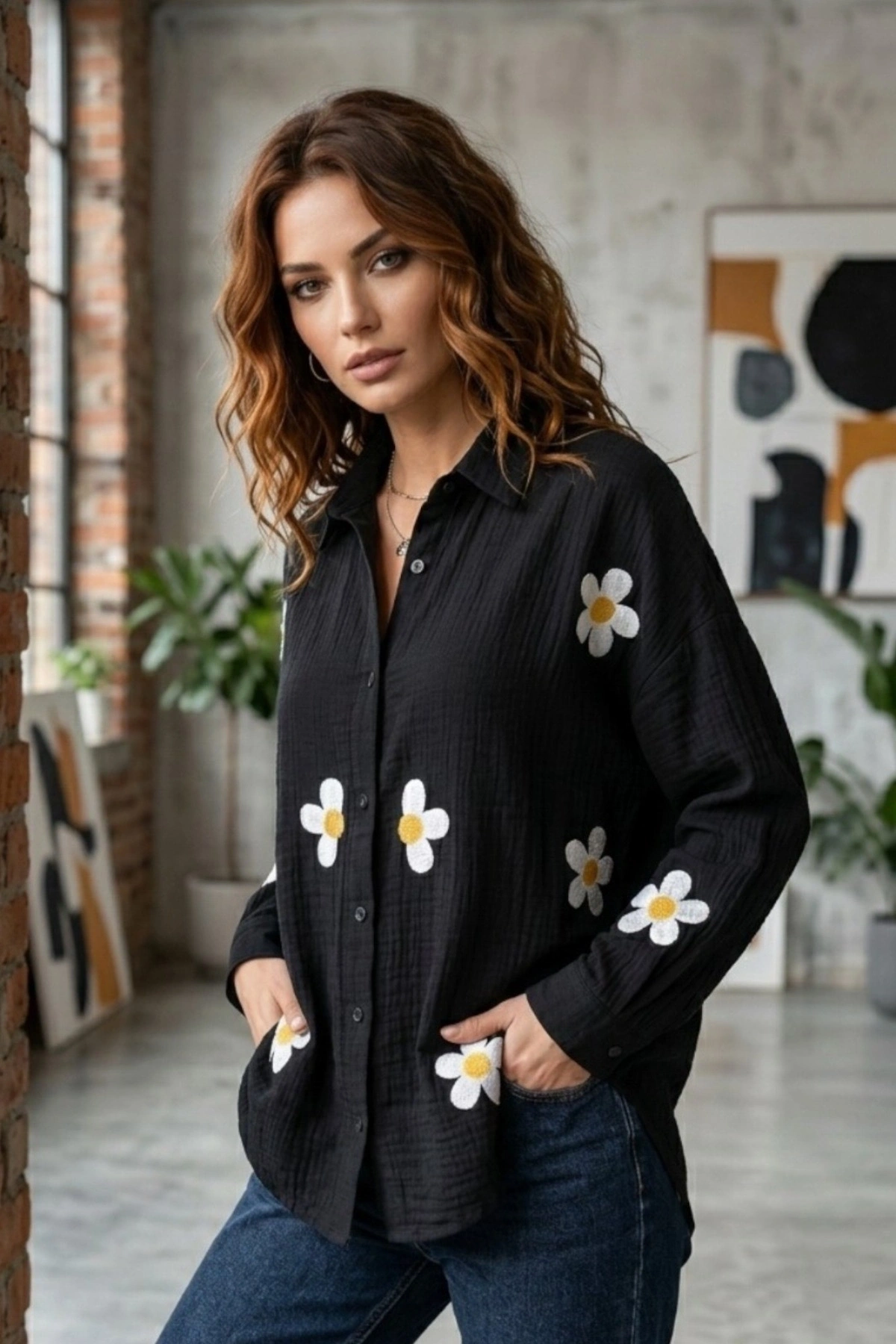 Kadın Siyah Papatya Desenli Müslin Kumaş Uzun Kollu Oversize Gömlek