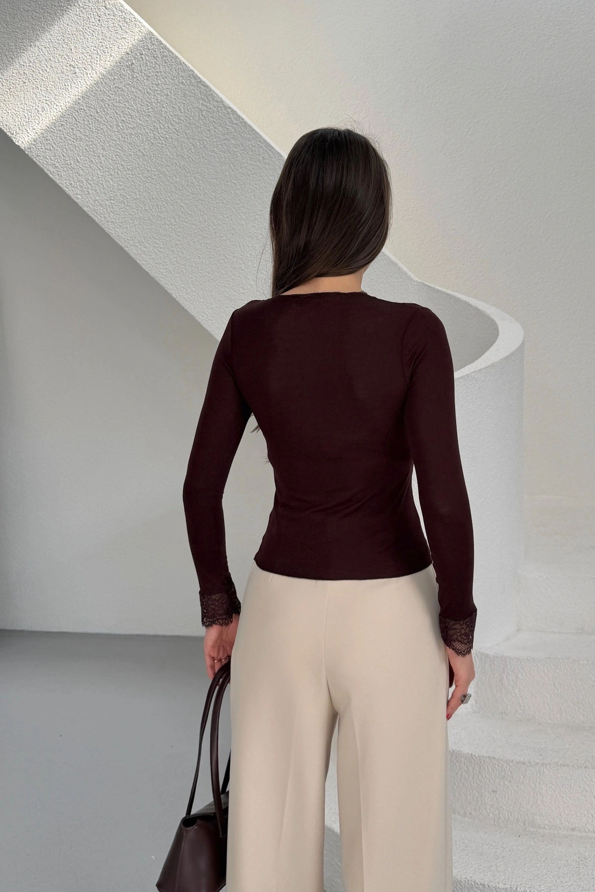 Kadın Siyah V Yaka Dantel Detaylı Madonna Yaka Uzun Kollu Transparan Tül Bluz