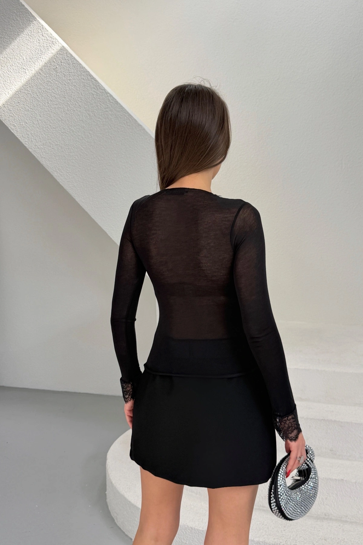 Kadın Kahverengi V Yaka Dantel Detaylı Madonna Yaka Uzun Kollu Transparan Tül Bluz