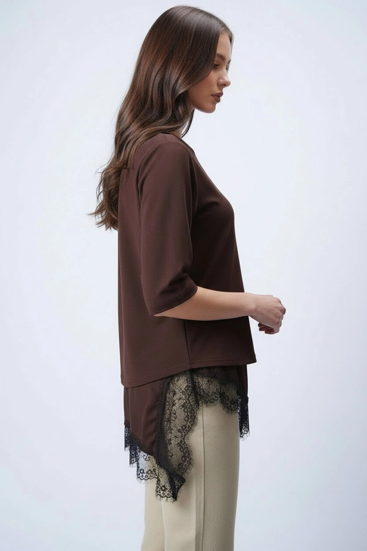 Kadın Kahverengi Asimetrik Kesim Şık Dantel Detaylı Salaş Oversize Tişört