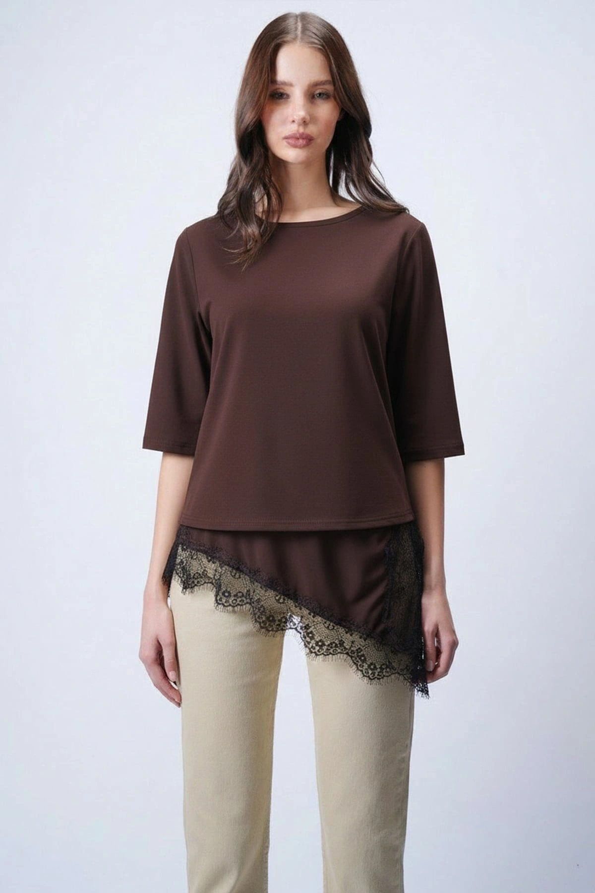 Kadın Kahverengi Asimetrik Kesim Şık Dantel Detaylı Salaş Oversize Tişört