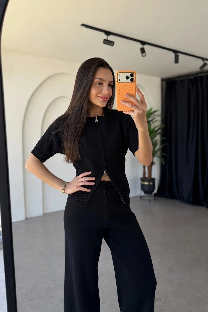 Kadın Siyah Yarım Fermuarlı Crop Üst Geniş Paça Pantolon İkili Takım