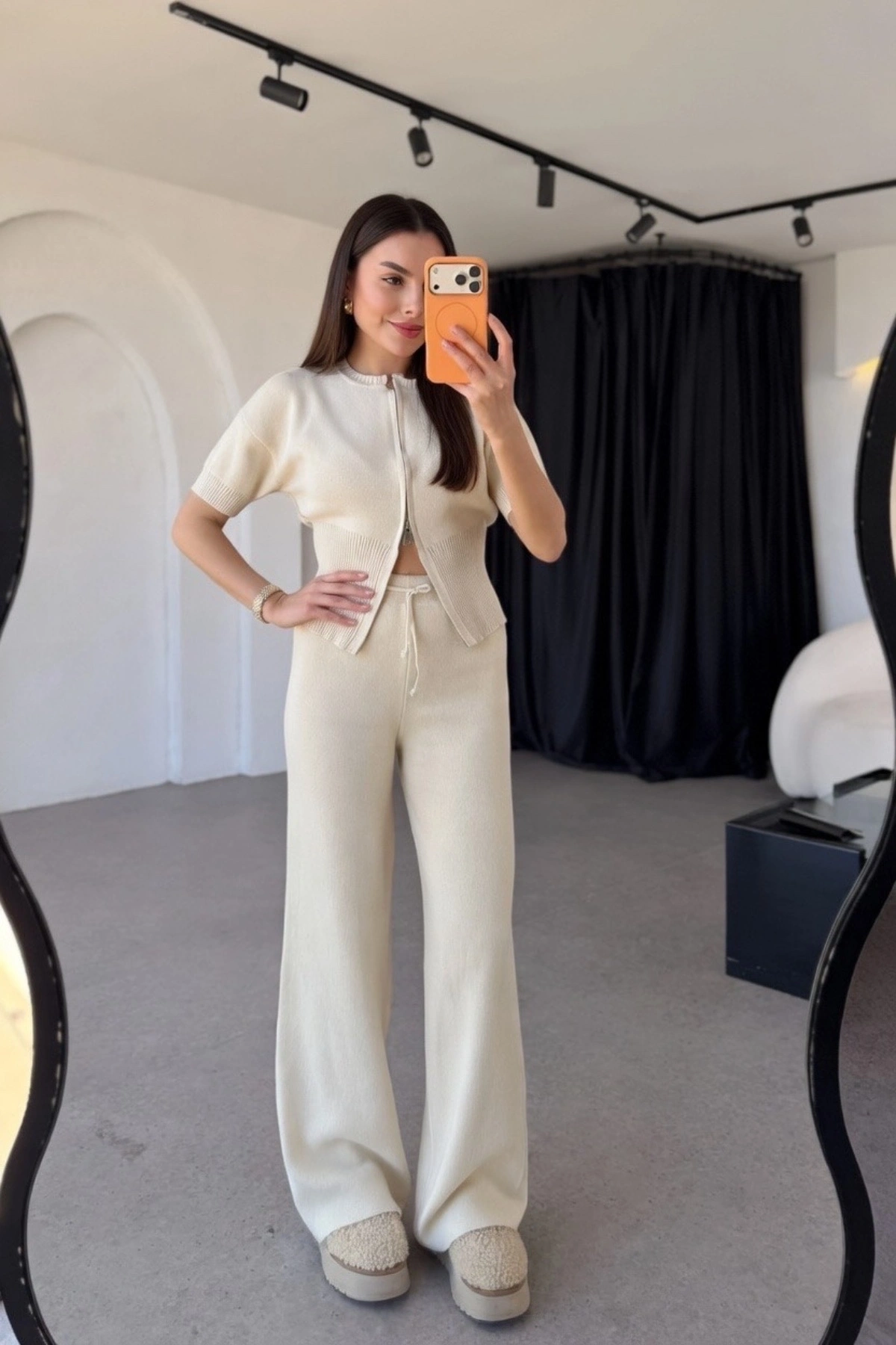 Kadın Krem Yarım Fermuarlı Crop Üst Geniş Paça Pantolon İkili Takım